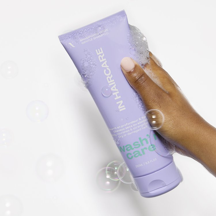 Shampoing hydratant vs purifiant : lequel choisir pour vos cheveux ?